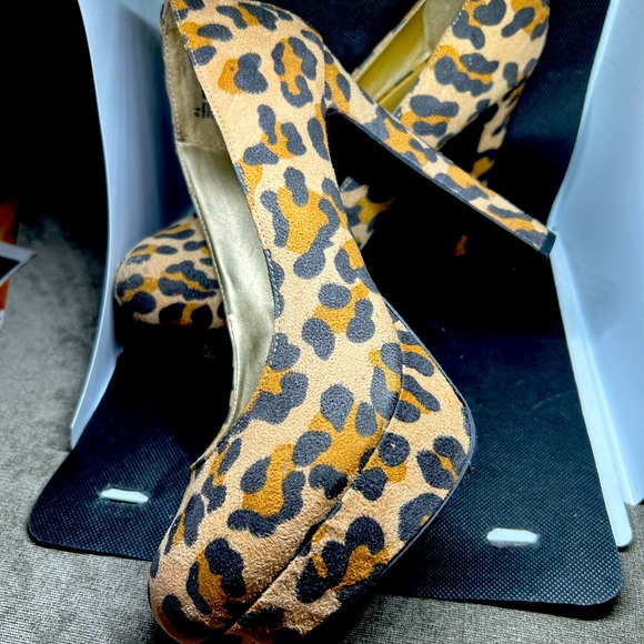 Ladies cheetah print platform shoes - Picture 3 of 3